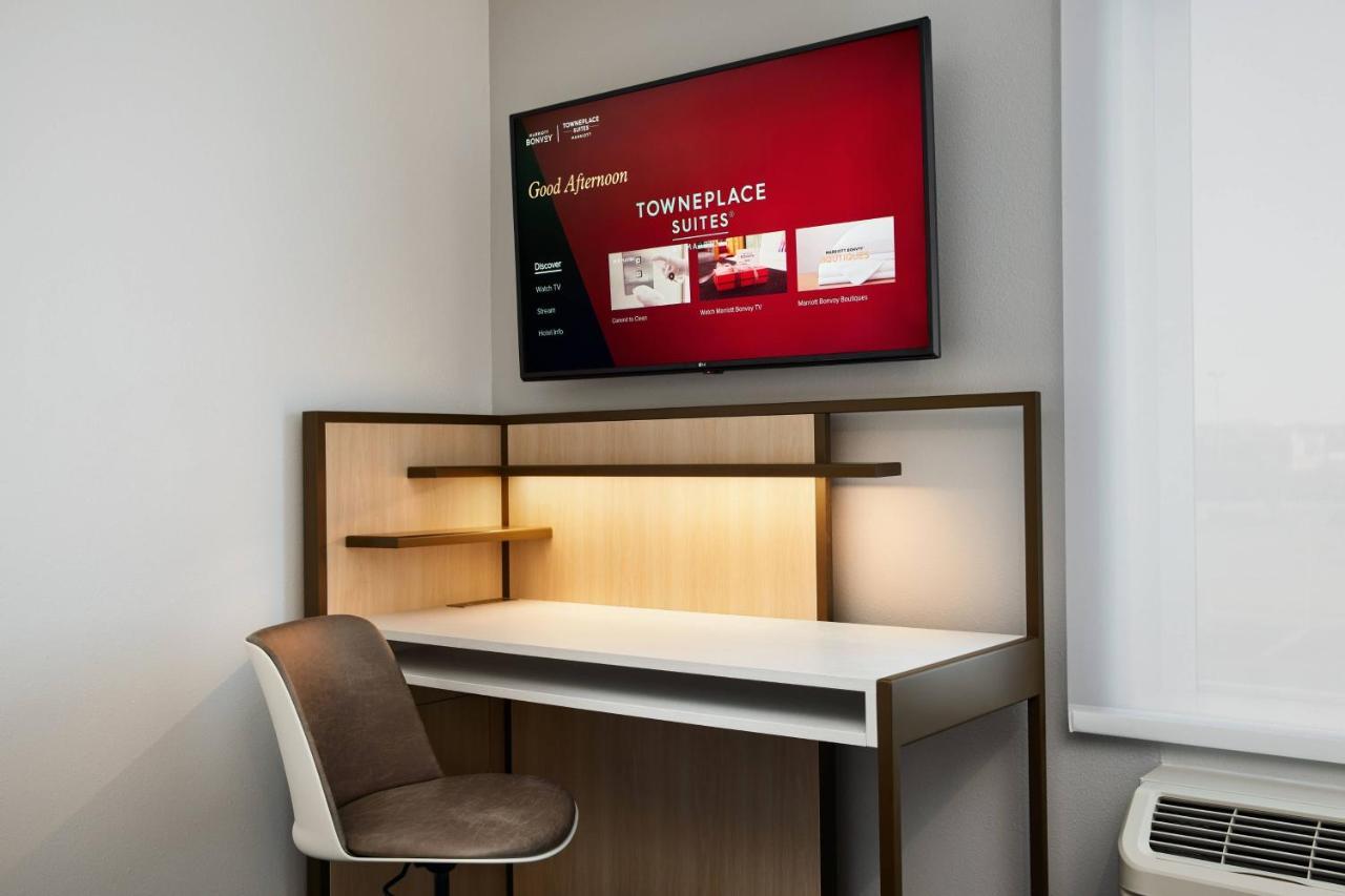 Towneplace Suites By Marriott Tampa Casino Area Orient Park Εξωτερικό φωτογραφία