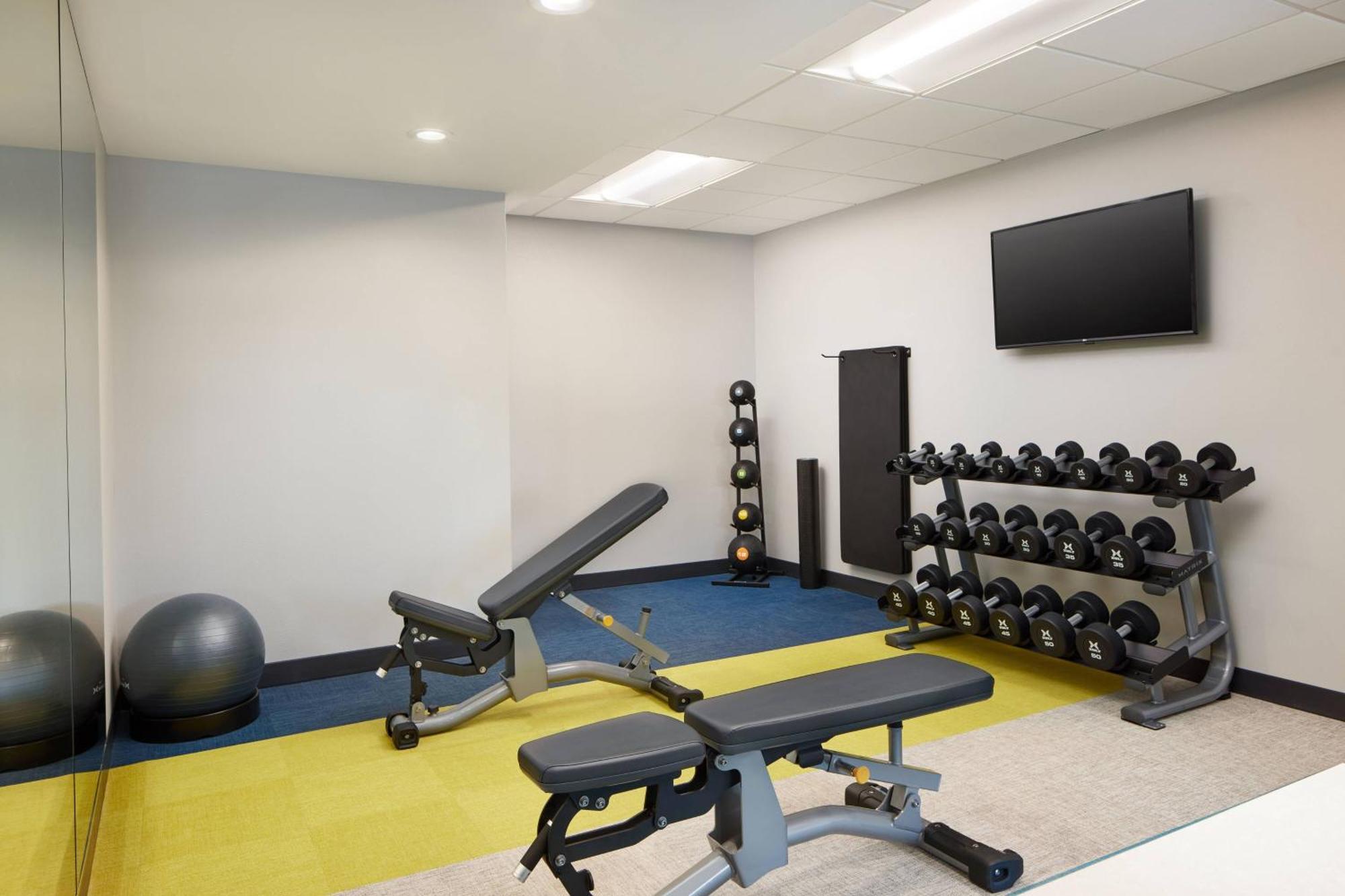 Towneplace Suites By Marriott Tampa Casino Area Orient Park Εξωτερικό φωτογραφία