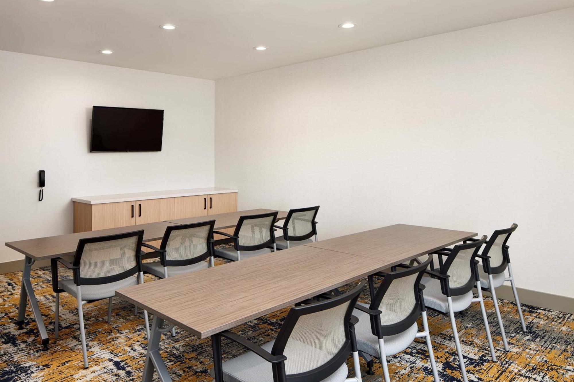 Towneplace Suites By Marriott Tampa Casino Area Orient Park Εξωτερικό φωτογραφία